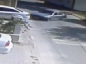 Ehliyetsiz Sürücü Drift Yapmak İsterken Kaza Yaptı