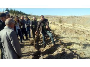 Yunak’ta Bin Adet Fidan Toprakla Buluşturuldu