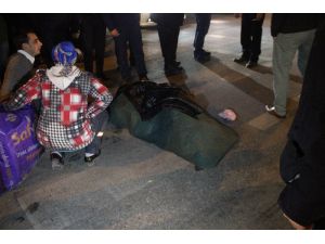 Motosiklete çarpan otomobil sürücüsü yaralıları bırakıp kaçtı