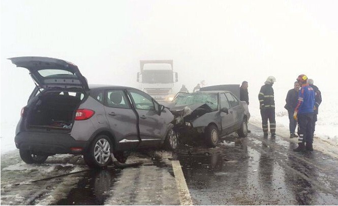Aksaray’da iki otomobil çarpıştı: 1 ölü, 6 yaralı