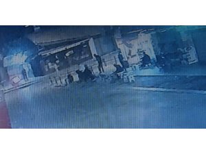 Bir kişiyi kafasından bir kişiyi sırtından vurdu