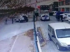 Trafikte tartıştığı gençlerin elektrikli bisikletini ciple ezdi
