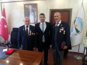 Derebucak’ta Kıbrıs gazilerine madalya