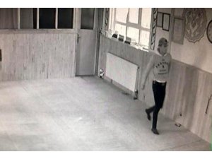Cemaat namazdayken imamın telefonunu çaldı