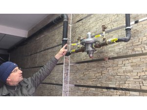 Apartmandan doğalgaz sayacı çaldılar