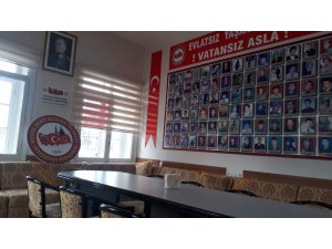 Şehit aileleri derneğinin davetsiz misafiri duygulandırdı