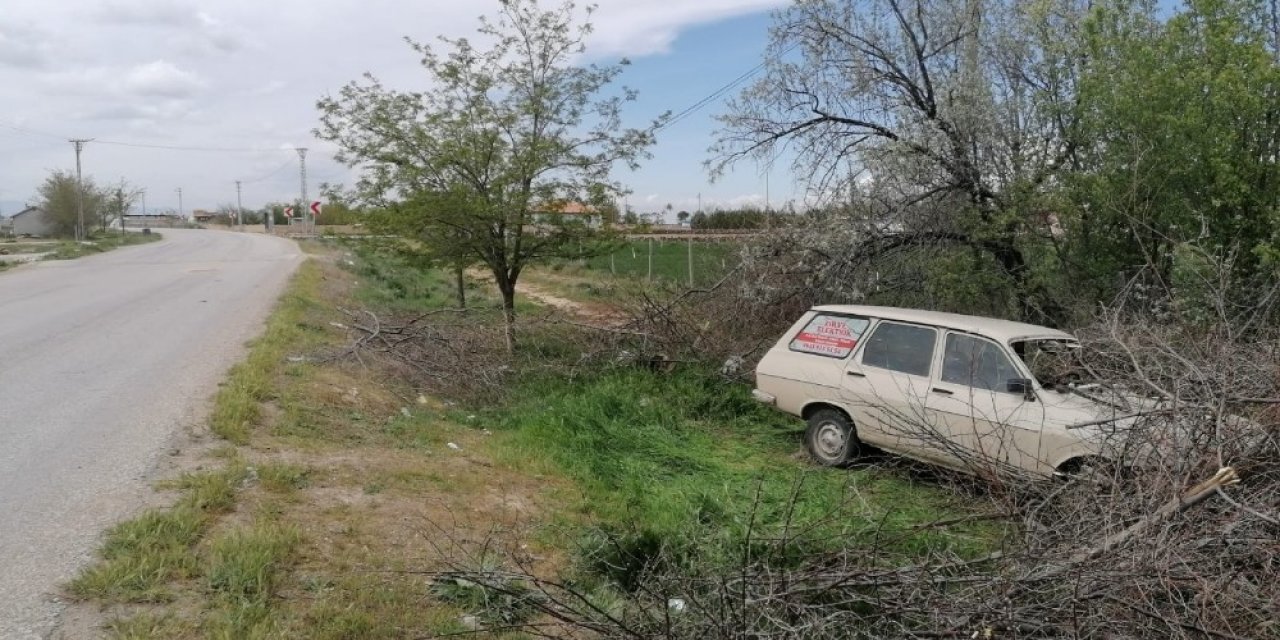 Kontrolden çıkan otomobilin sürücüsü yaralandı