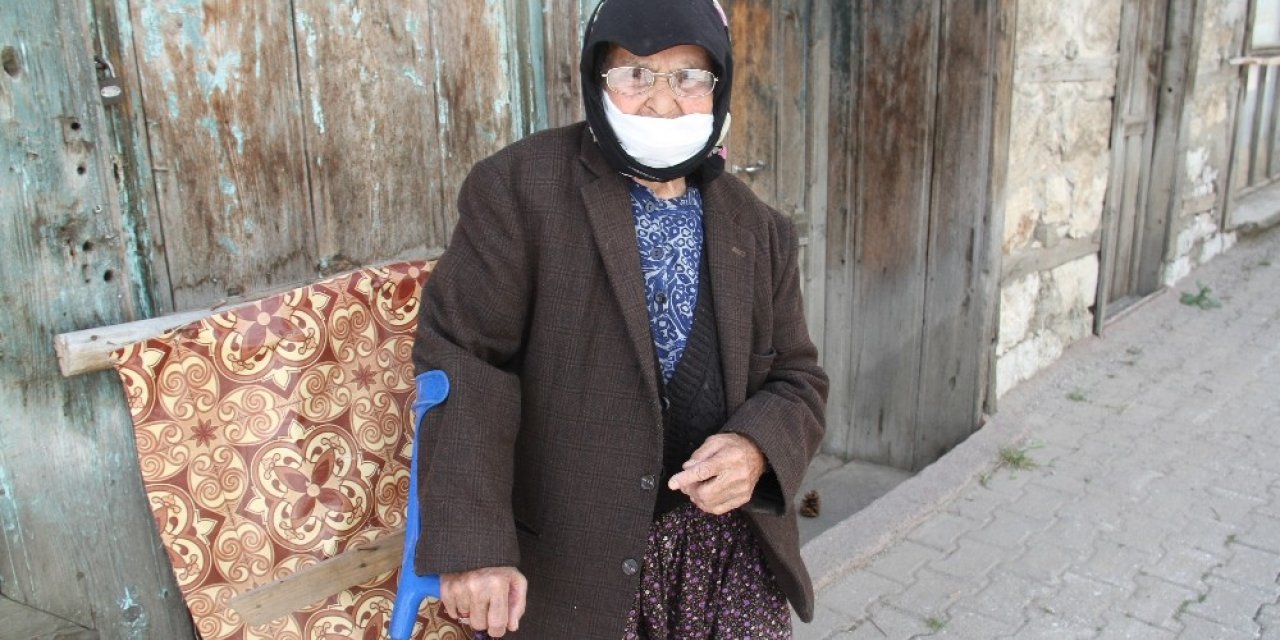 93 yaşındaki Bağ-Kur emeklisi kadın, hayırsever yönüyle dikkat çekiyor