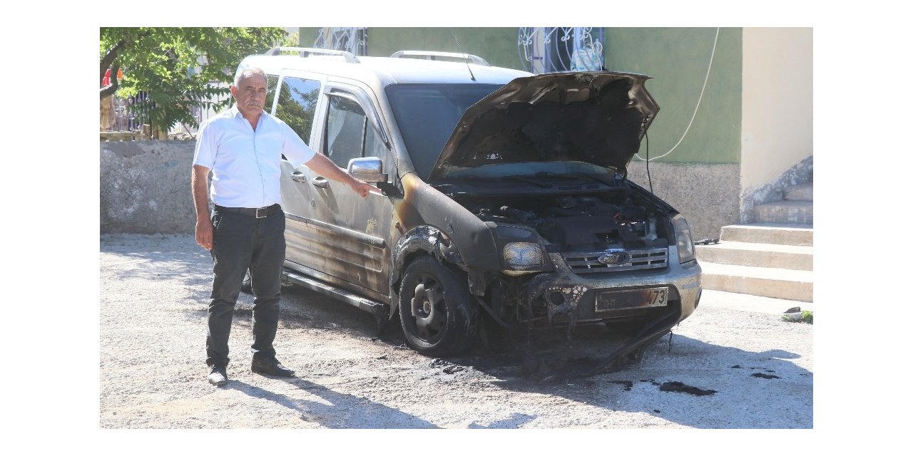Hırsızlar, kendilerini yakalatan muhtarın arabasını kundakladı