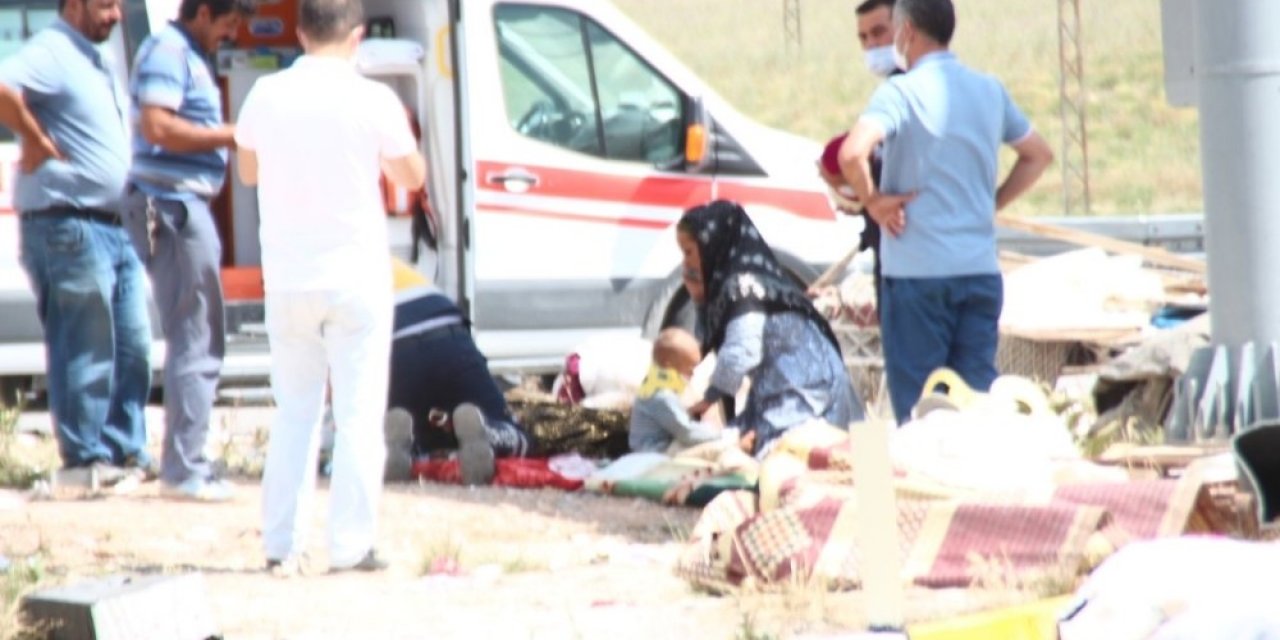 Minibüs ile tır çarpıştı: 6 ölü, 12 yaralı