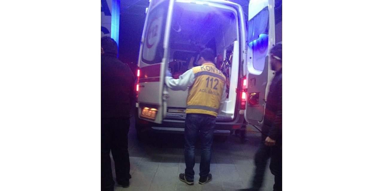Saman balyalarını istiflerken düşen genç yaralandı