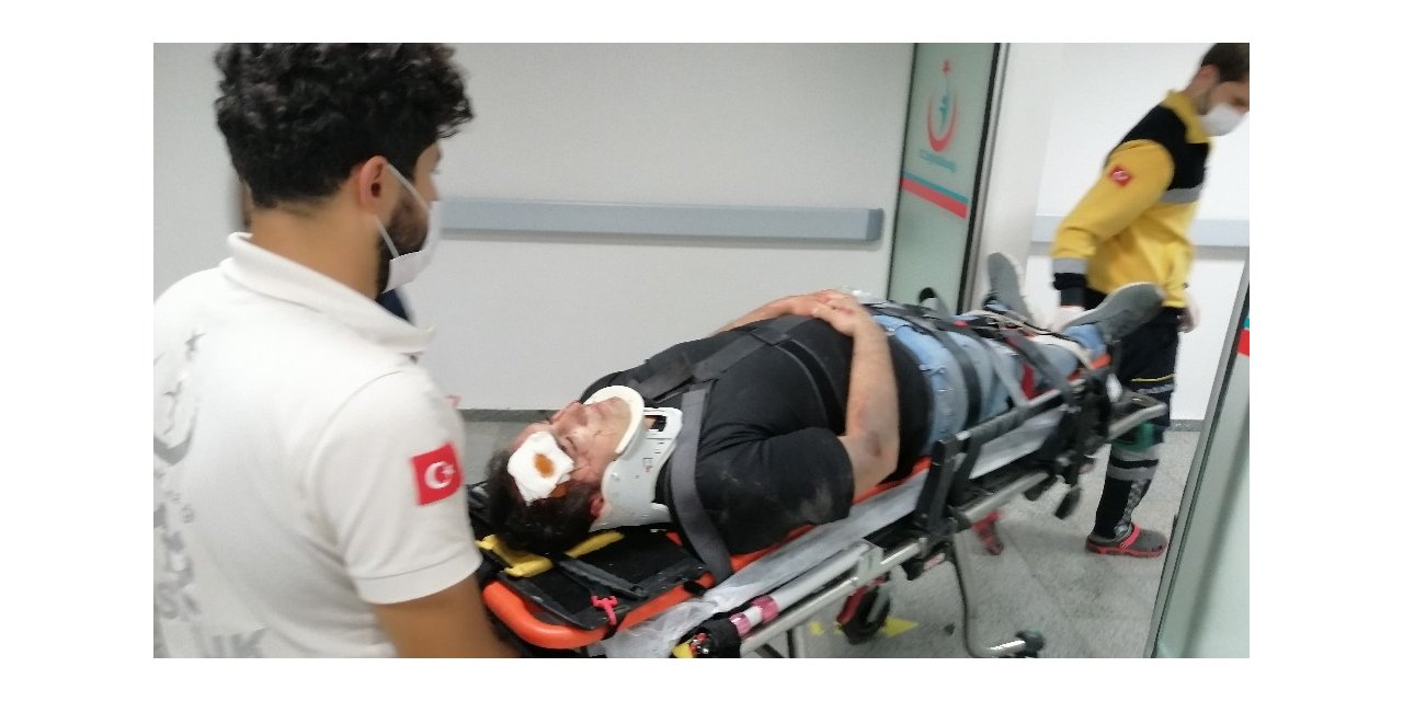 Hafif ticari araç ile tır çarpıştı: 1 yaralı