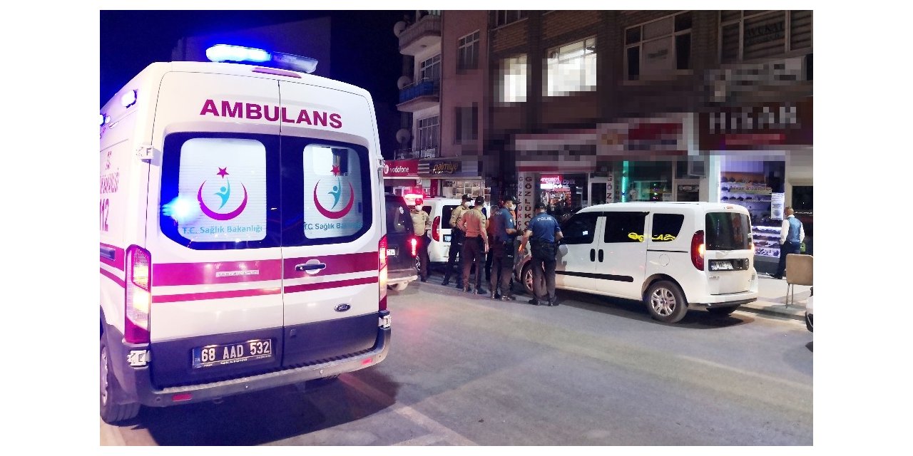 Önce husumetlisini, sonra da kavgayı ayırmak isteyen kuzenini bıçakladı