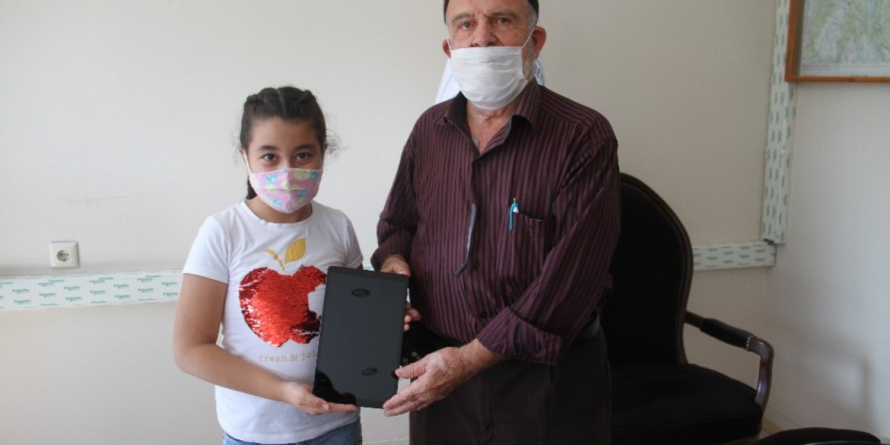 Hayırseverin bağışıyla tablet alındı
