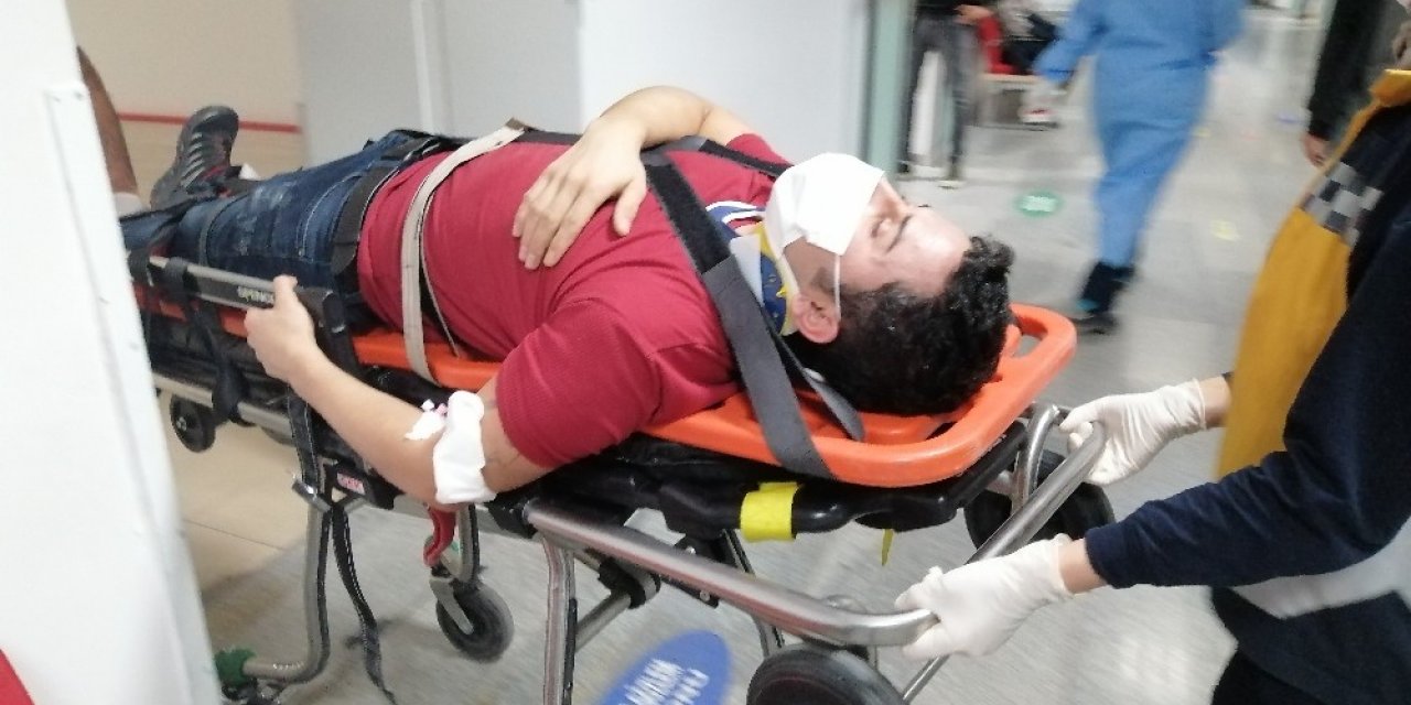 Tabela takarken dengesini kaybeden işçi tabela ile birlikte düştü
