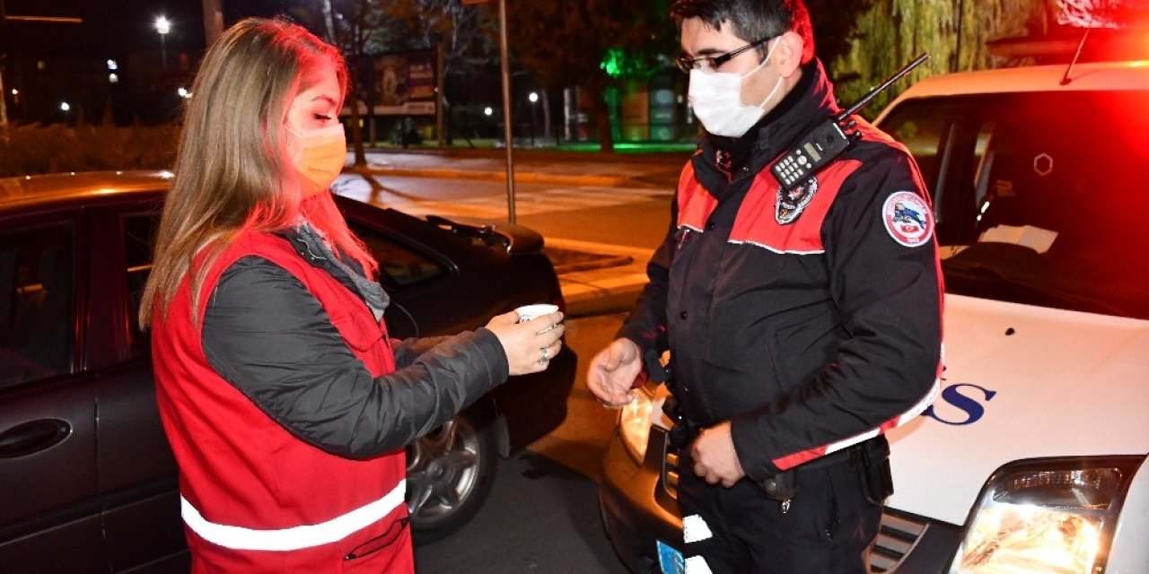 Kızılay’dan polislere çay-kahve servisi