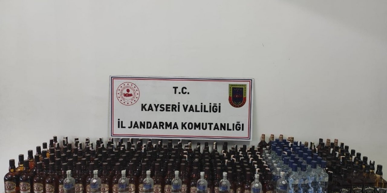 Jandarma mağarada saklanan 180 litre kaçak içki ele geçirdi