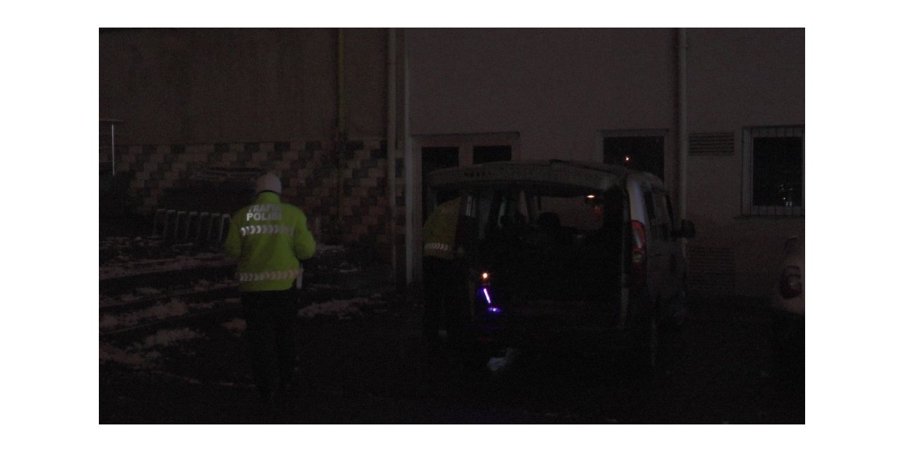 Polisin ‘dur’ ihtarına uymayan araç, kovalamaca sonucu yakalandı