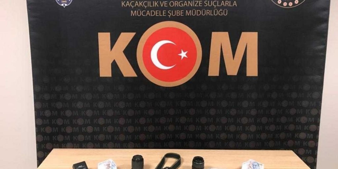 Sivas’ta sahte parayla fotoğraf makinesi aldılar, yakayı ele verdiler