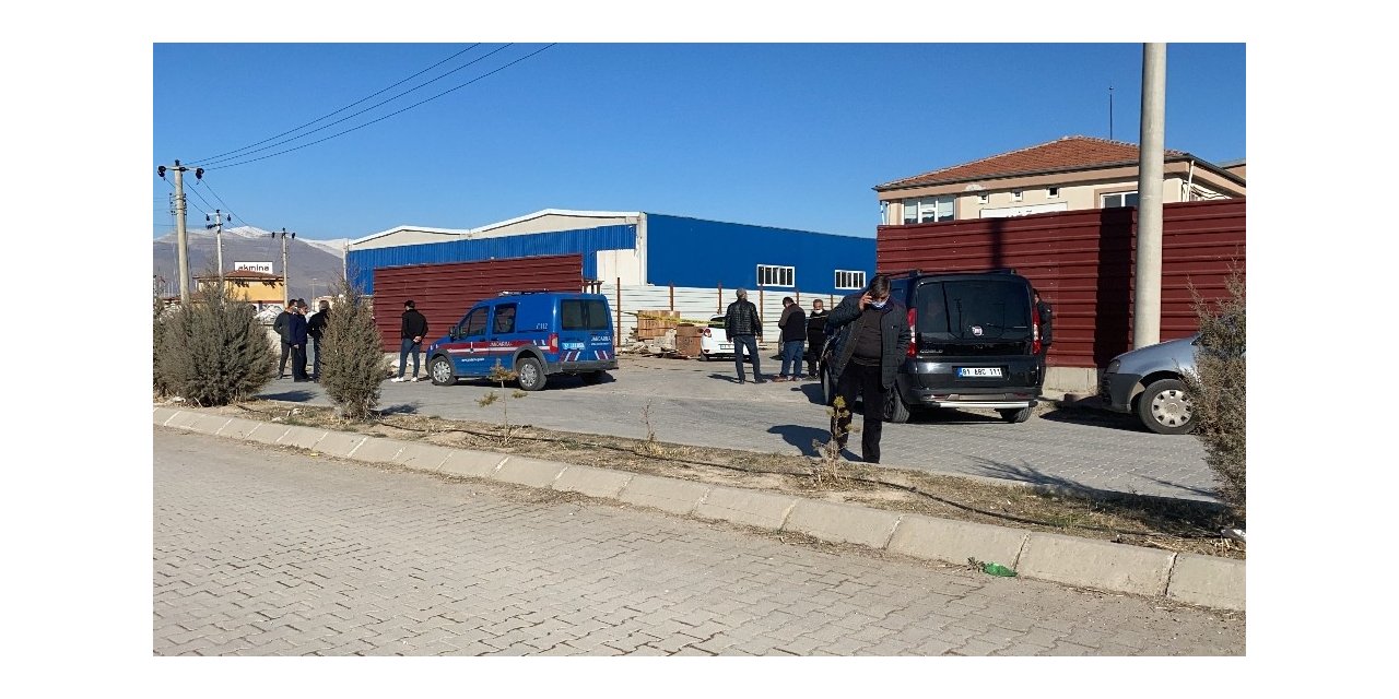 Hurda otomobili parçalarken patlama oldu: 1 ölü