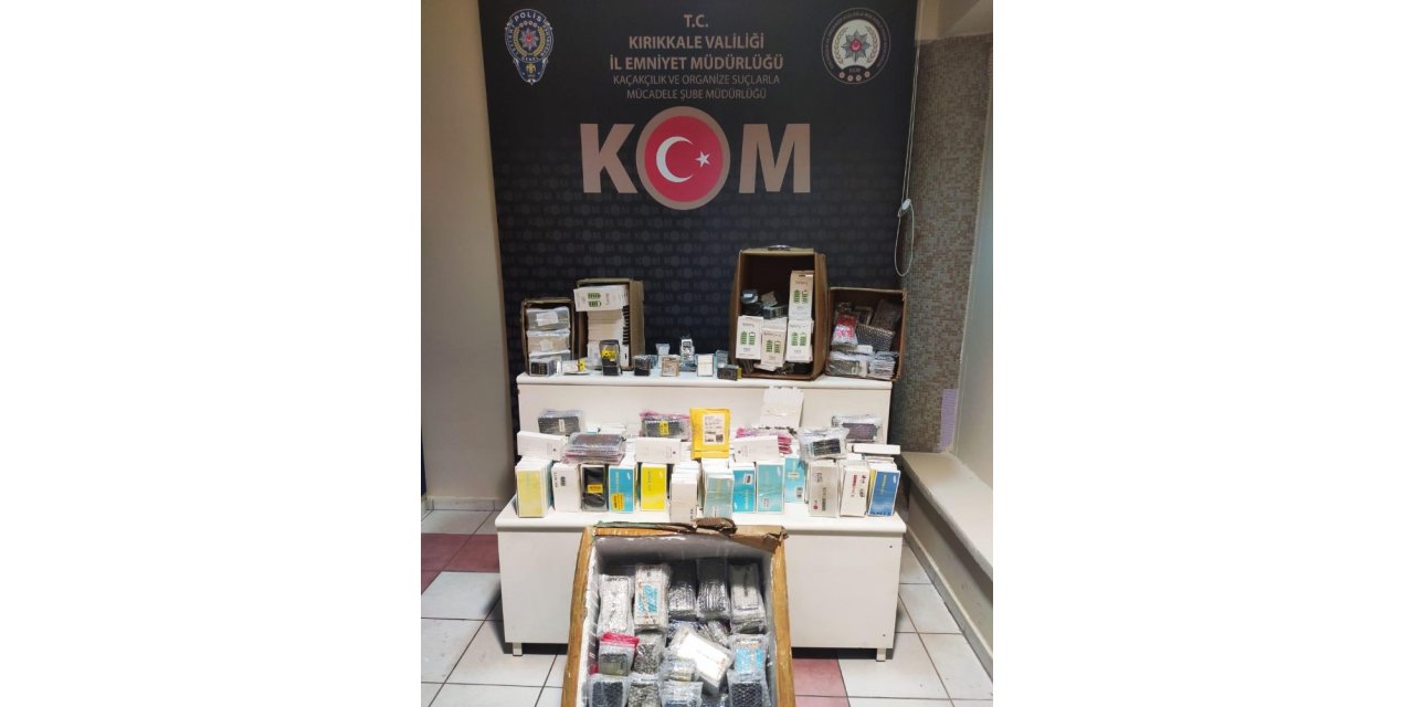 Kırıkkale’de 2 bin 447 adet kaçak cep telefonu aksesuarı ele geçirildi