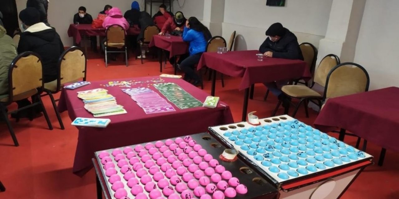 Tedbirleri hiçe sayarak kumar oynayan 236 kişi yakalandı