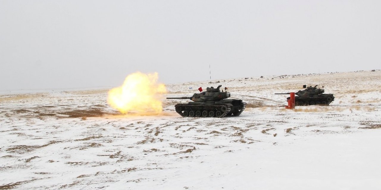 Kara Kuvvetleri Komutanlığına ait tank birlikleri muharebe atışı gerçekleştirildi