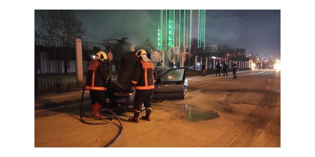 Başkent’te seyir halindeki otomobil alev aldı