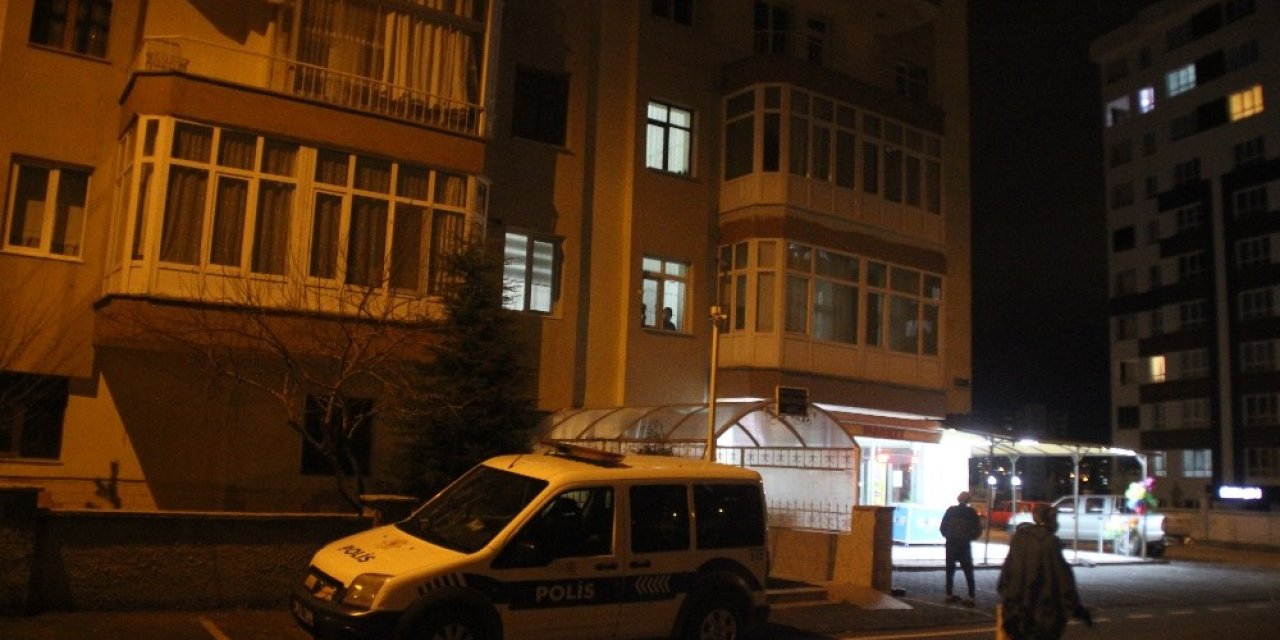Evinde düşen 2 çocuk annesi kadın hayatını kaybetti