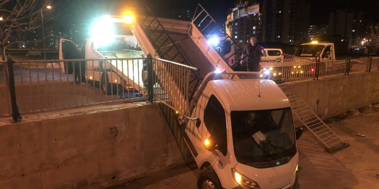 Kanala uçan kamyonetin alkollü sürücüsü yaralandı