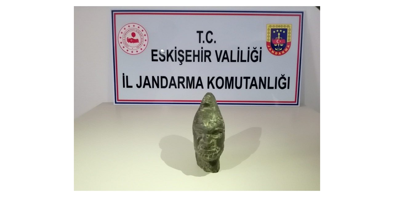 Hitit dönemine ait heykeli satmak isterken jandarmaya yakalandılar
