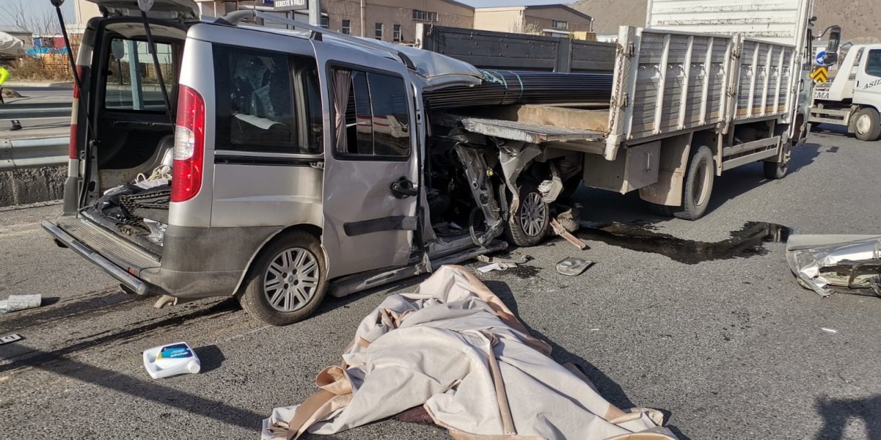 Kayseri’de feci kaza: 2 ölü, 1 yaralı