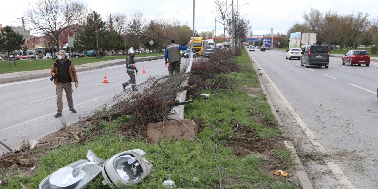 Çevre yolunda 4 aracın karıştığı kazada 2 kişi yaralandı