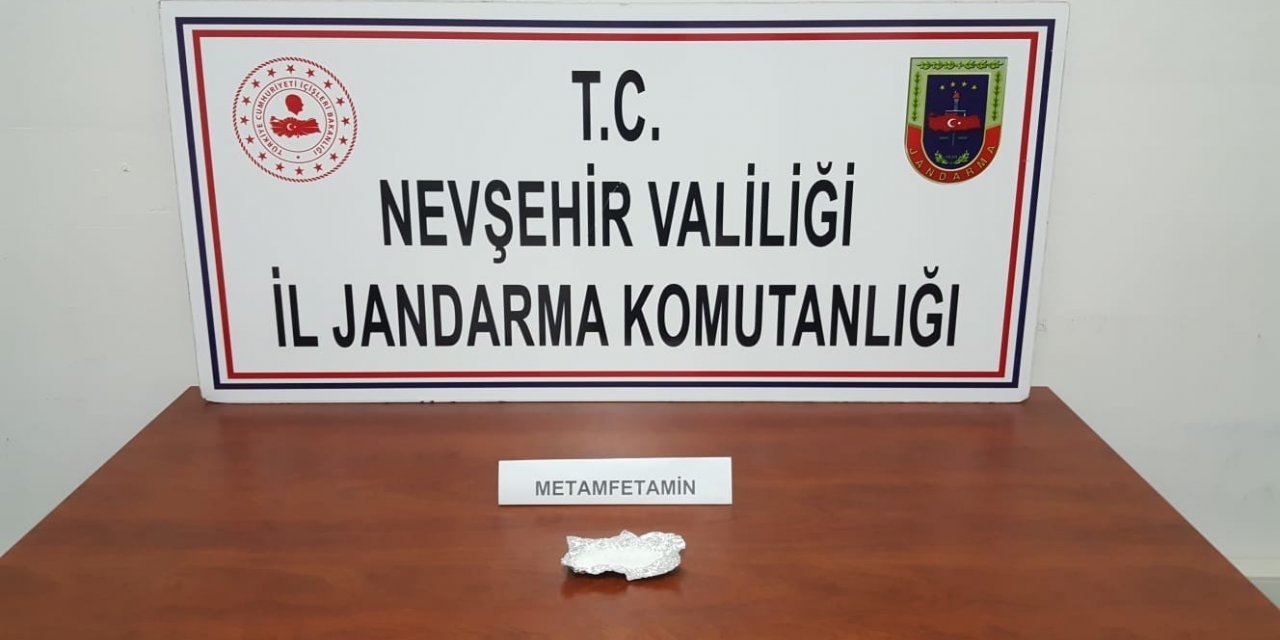 Jandarma uyuşturucudan 2 kişiyi gözaltına aldı