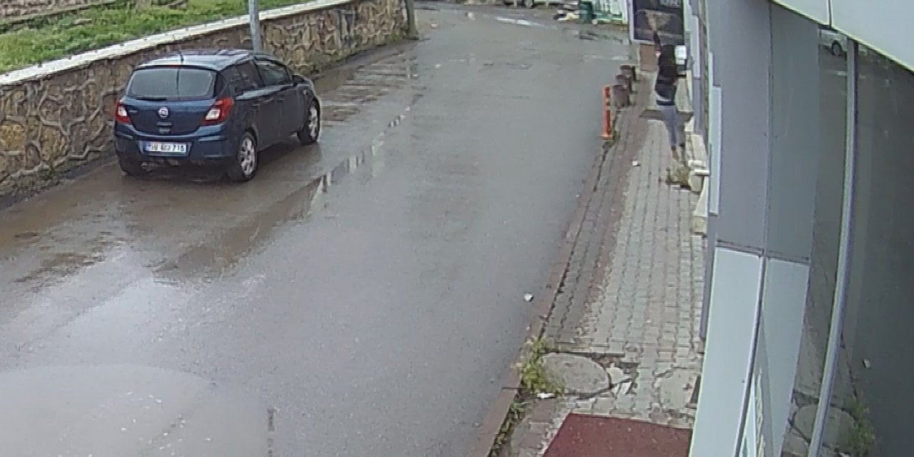 Balkondan sarkan çocuk 1. kattan kaldırıma düştü