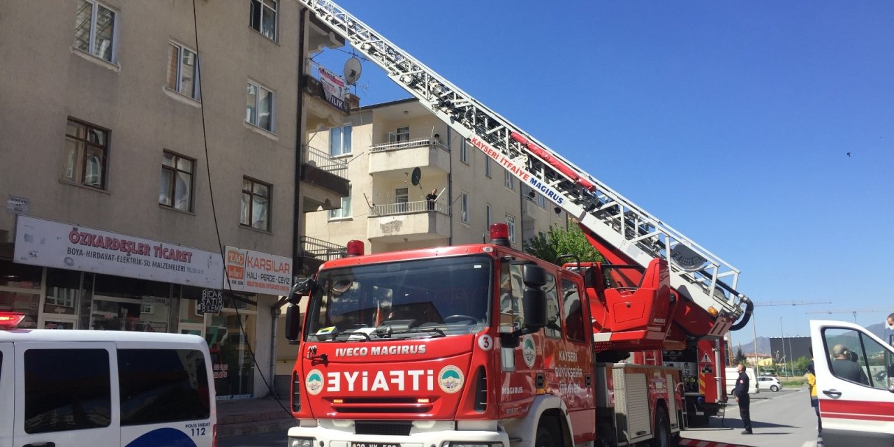 Çocuk odasında çıkan yangın korkuttu
