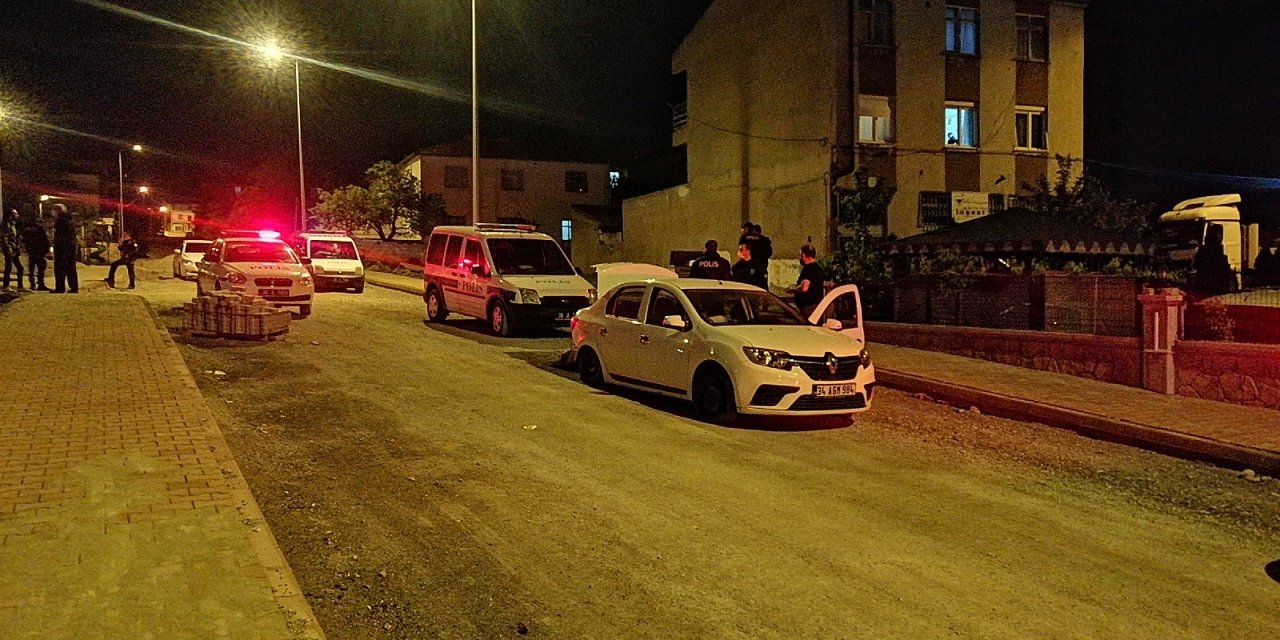Bekçilerden kaçarken aracı hurdaya çevirdi
