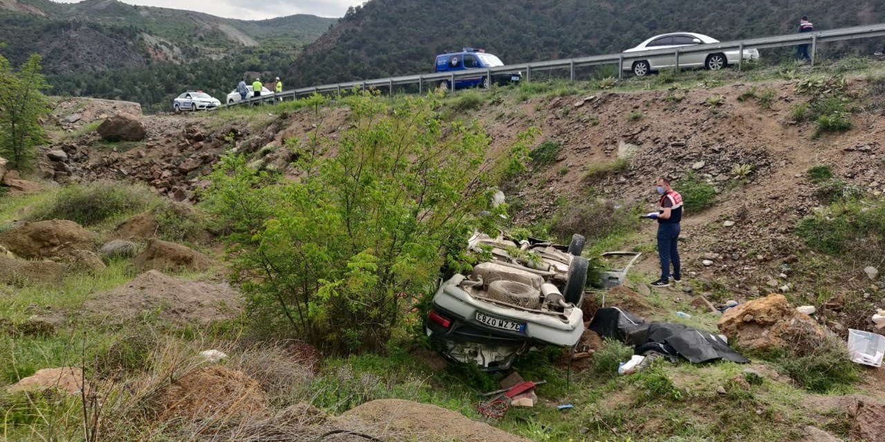 Uçuruma devrilen otomobildeki sürücü öldü