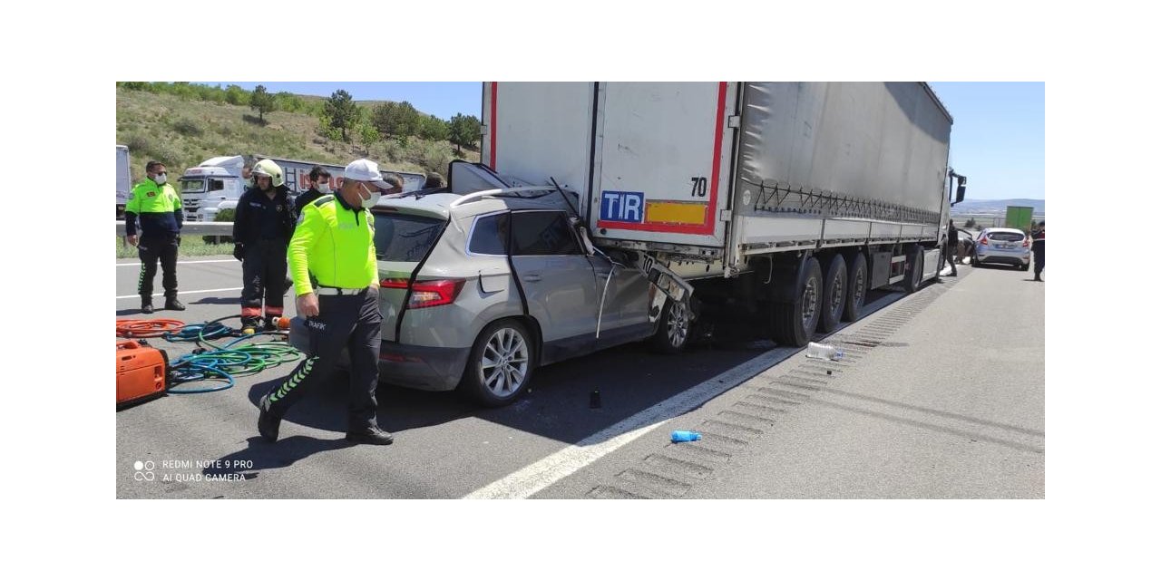 Başkentte cip tıra arkadan çarptı: 2 ölü, 3 yaralı