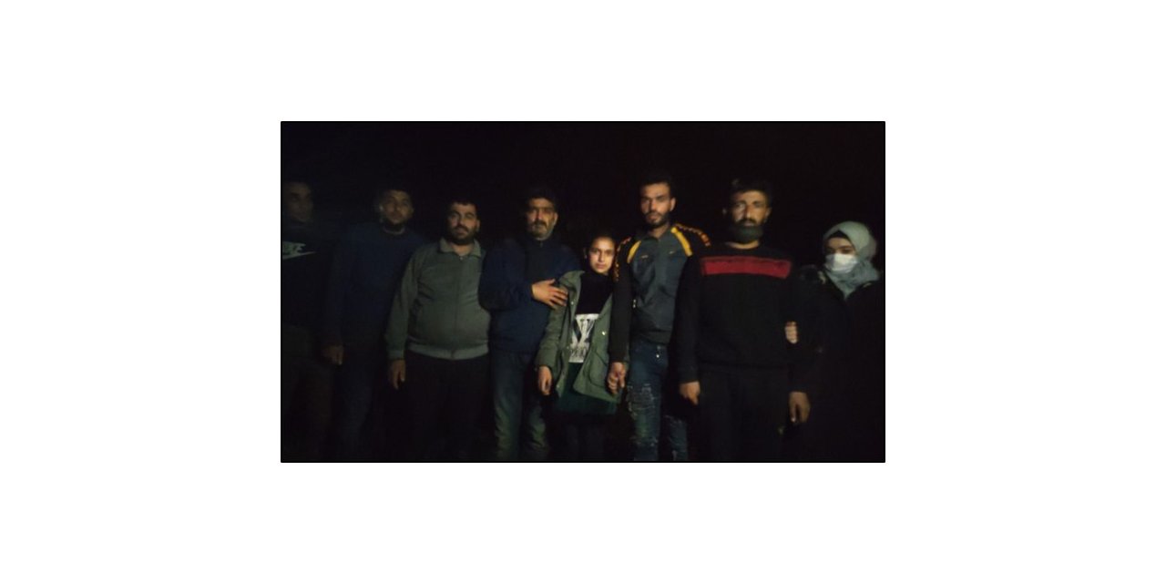 Yunanistan tarafından itilen 18 düzensiz göçmeni Türk askeri kurtardı