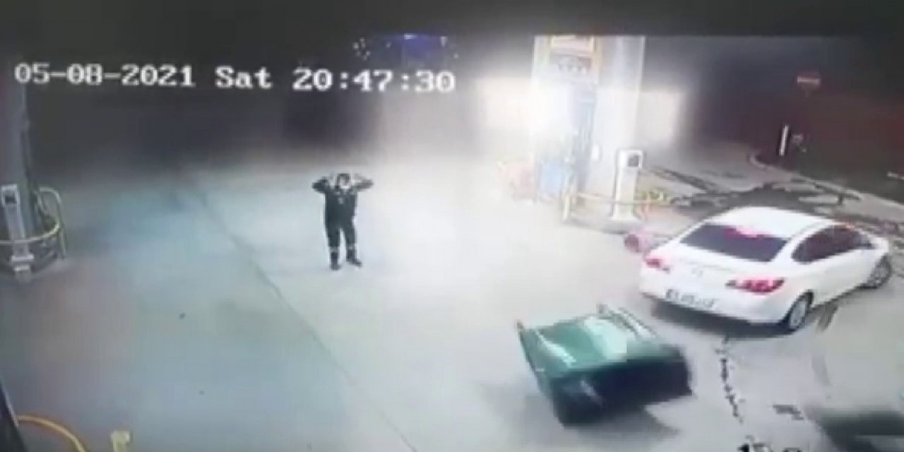 Fırtınada sürüklenen çöp konteyneri güvenlik kamerasına yansıdı