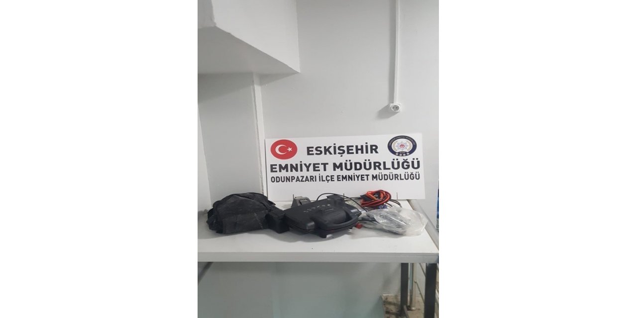 Hırsızlık şüphesi taşıyan 2 kişi gözaltına alındı