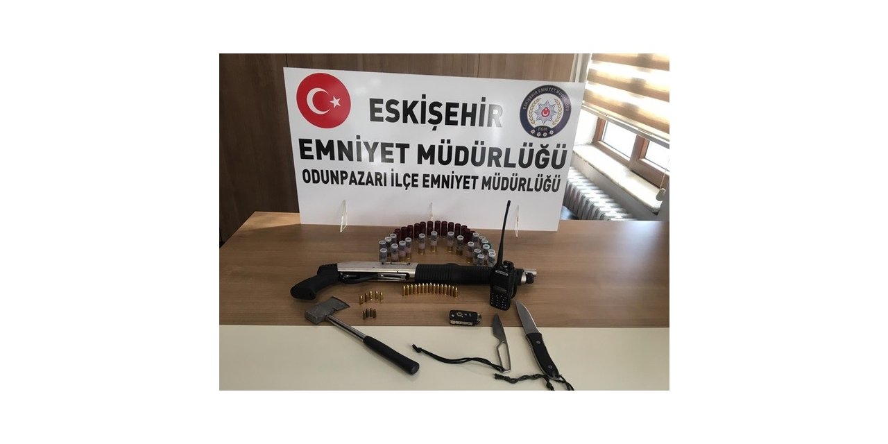 Sokağa çıkma yasağına uymayan şahsın aracından çıkanlar şok etti