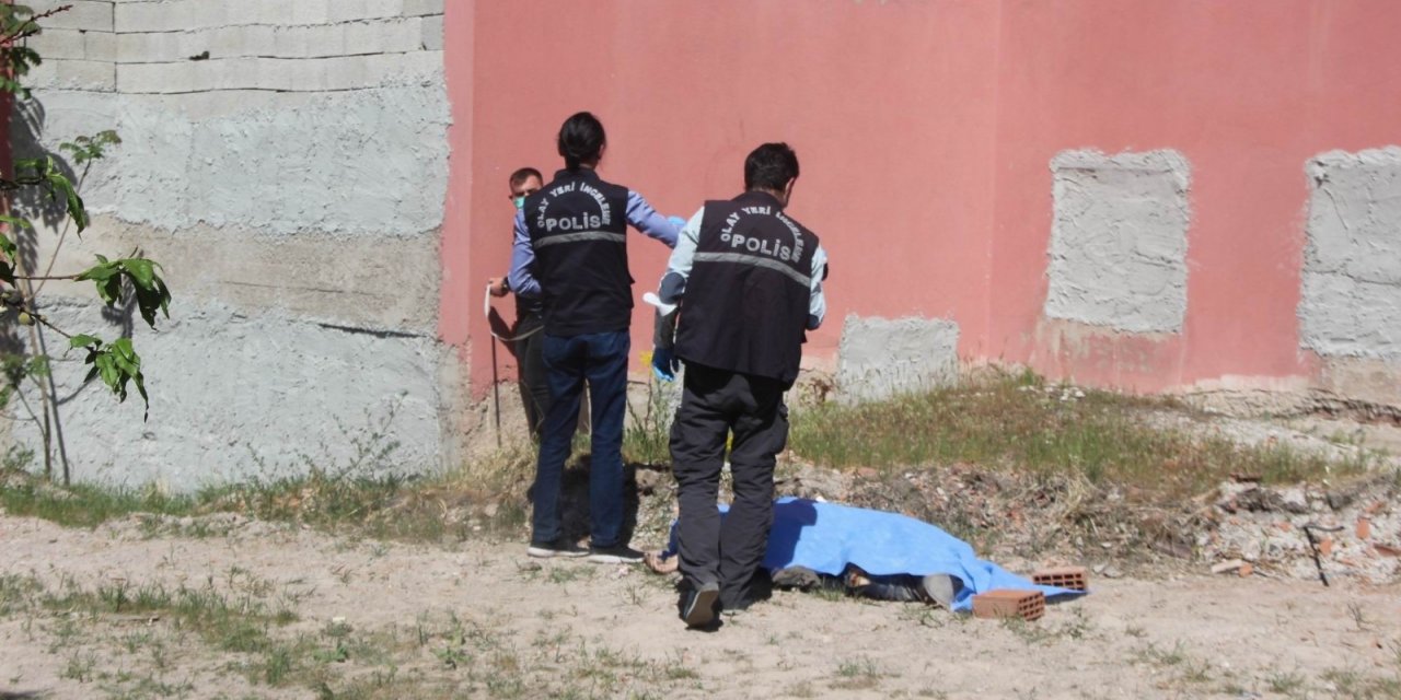 Metruk bina bahçesinde ölü bulundu