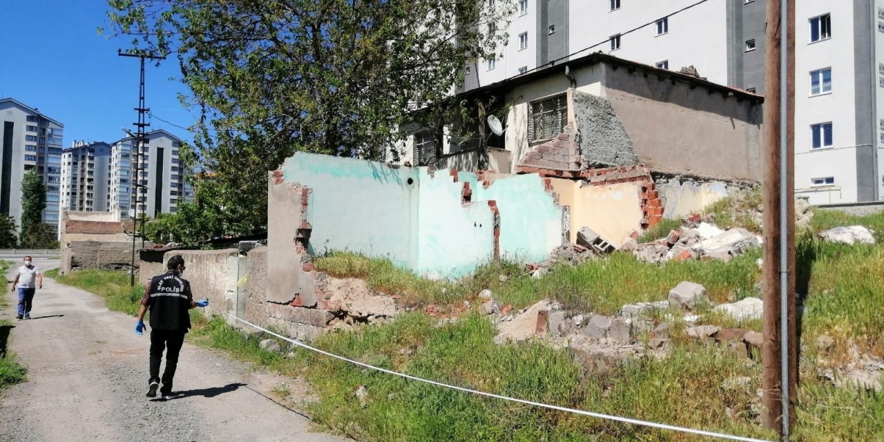 Arkadaşını boğazından bıçaklayarak öldüren şahıs tutuklandı