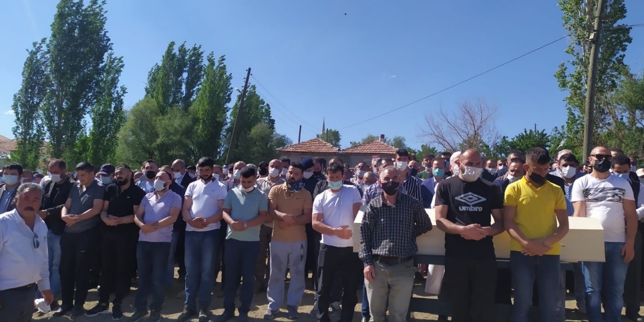 Traktör kazasında hayatını kaybeden anneanne ve torunları toprağa verildi
