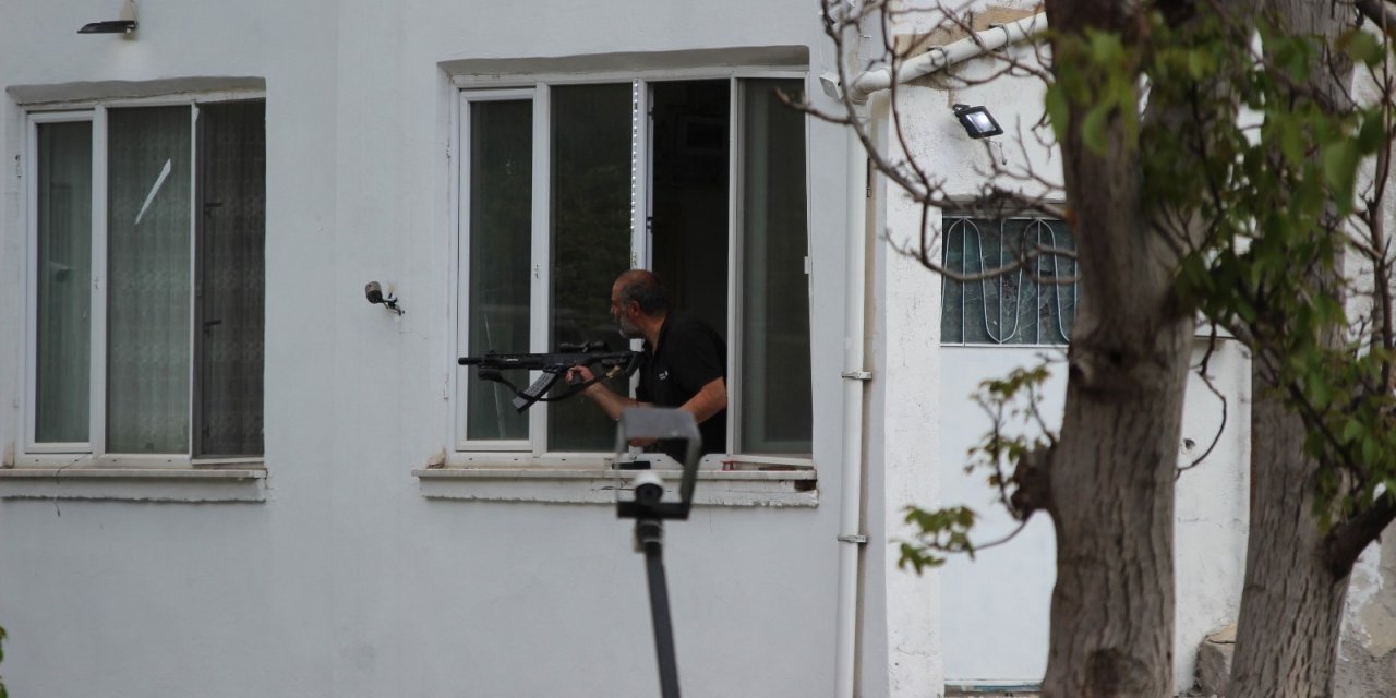 Silahlı şahıs polis ekiplerini uzun süre uğraştırdı