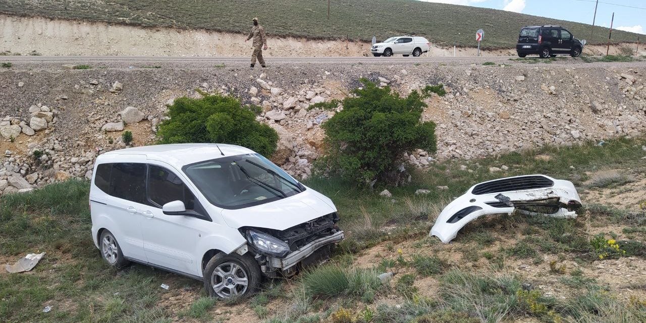 Gürün’de otomobil şarampole uçtu: 1’i bebek 6 yaralı