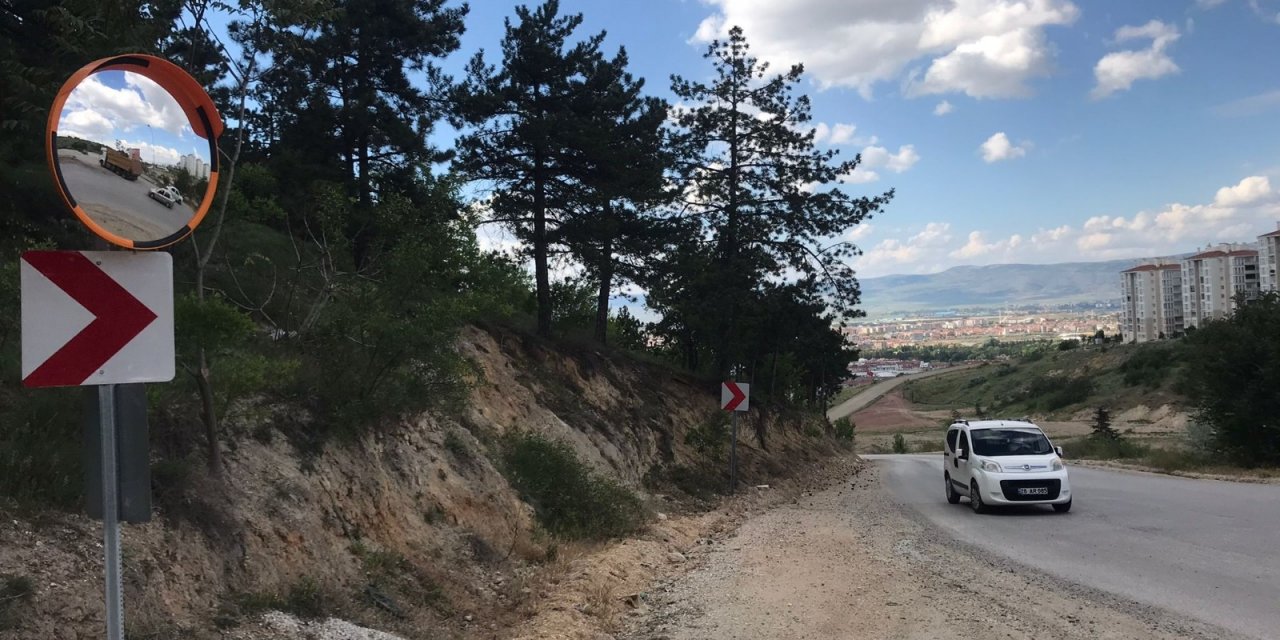 Tepegöz güvenlik aynası tekrardan aynı yerini aldı
