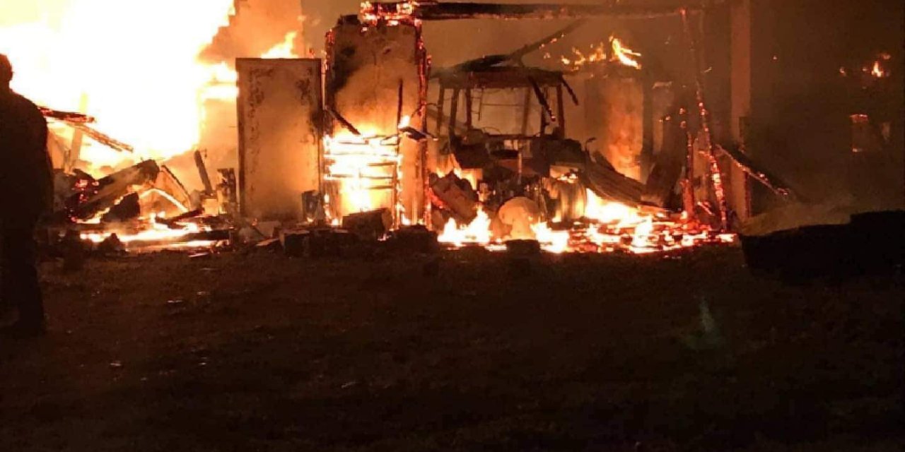 Yozgat’ta çıkan yangında bir ev, traktör ve araç kullanılamaz hale geldi